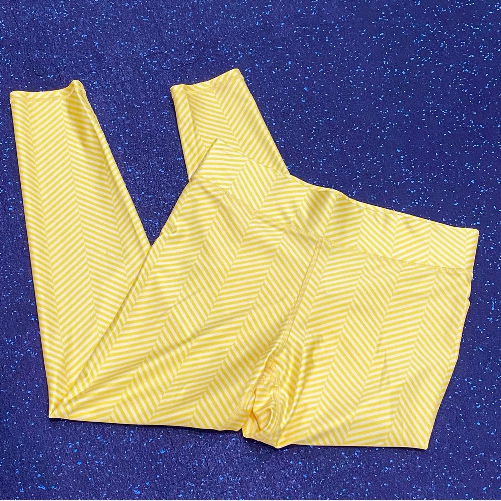 TEREZ Chevron Bright Yellow Shiny Leggings Size XL New